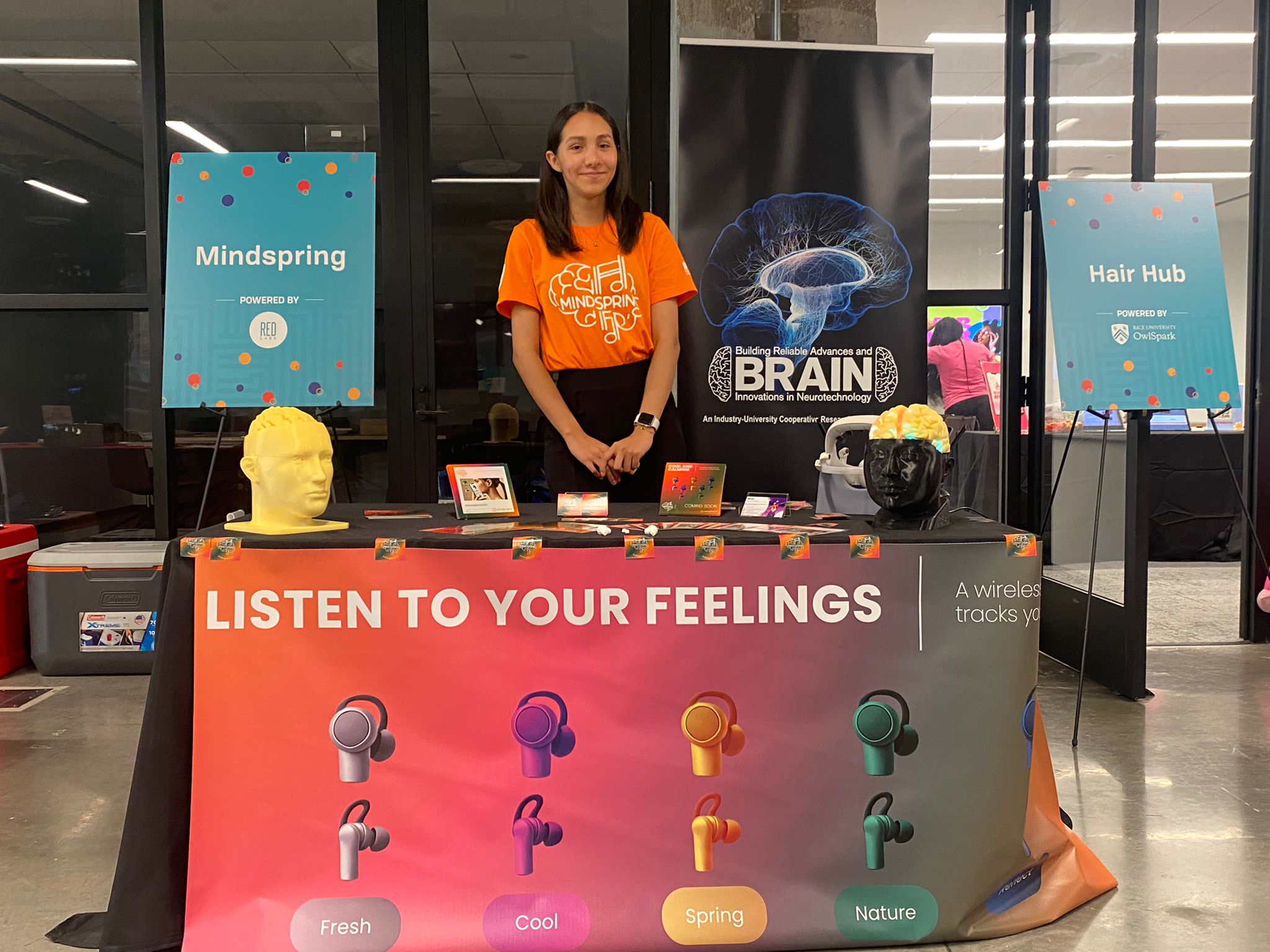 Maxine Annel at the Mindspring booth